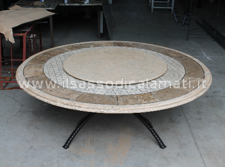tavolo pietra con piatto girevole