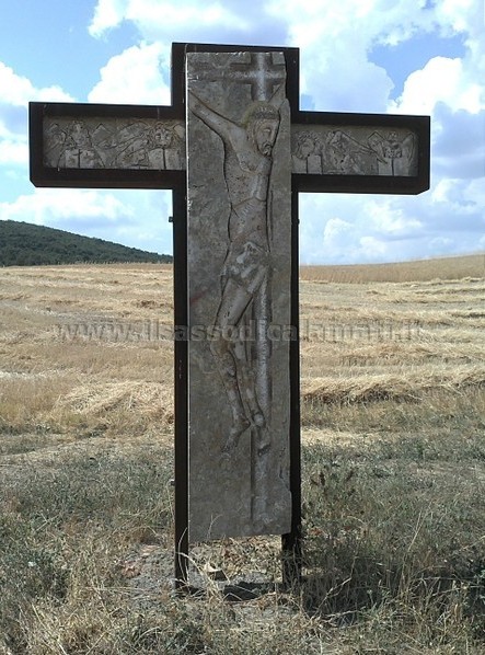 monumento cristo in croce