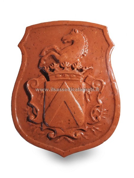 scudo araldico in terracotta lucida