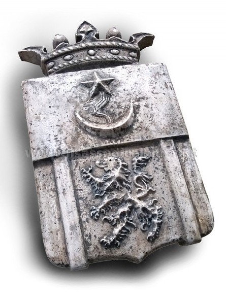 scudo antico pietra