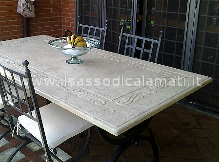 tavolo in marmo inciso