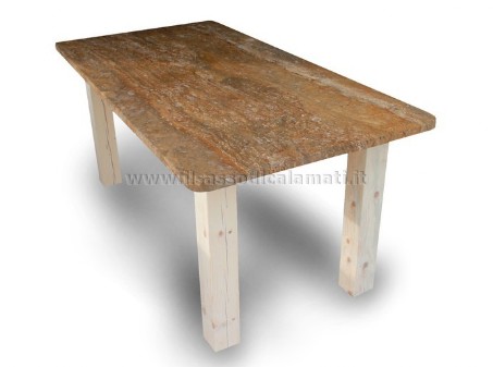tavolo in legno particolare